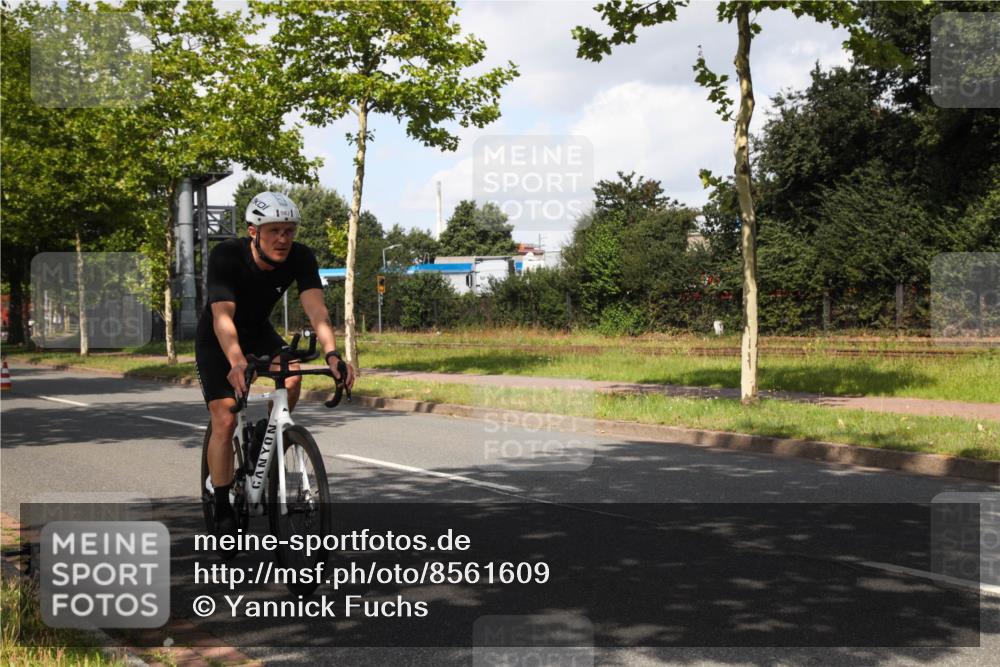 10.08.2025 - GEWOBA Citytriathlon Bremen Yannick Fuchs http://msf.ph/oto/8561609 10.08.2025 12:18:58 Radfahren 556, 789, 790, 825, 853, 978, 982, 1018 meine-sportfotos.de