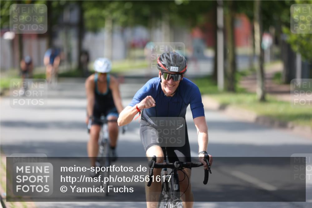 10.08.2025 - GEWOBA Citytriathlon Bremen Yannick Fuchs http://msf.ph/oto/8561617 10.08.2025 14:23:19 Radfahren 99, 154, 163, 200, 209, 213, 222, 225, 249, 250, 251, 317, 423, 431, 478, 480 meine-sportfotos.de