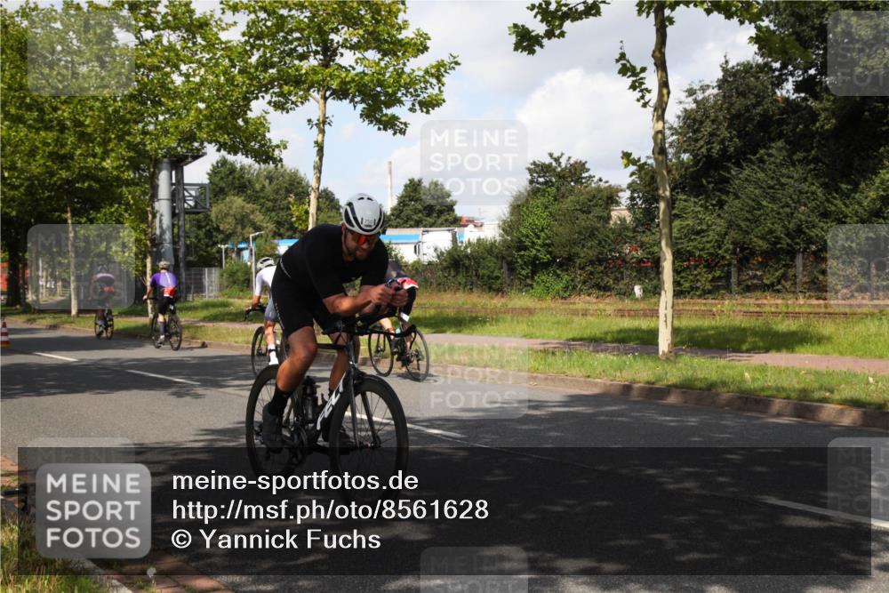 10.08.2025 - GEWOBA Citytriathlon Bremen Yannick Fuchs http://msf.ph/oto/8561628 10.08.2025 12:19:16 Radfahren 709, 750, 762, 804, 1033 meine-sportfotos.de