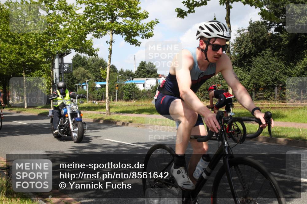 10.08.2025 - GEWOBA Citytriathlon Bremen Yannick Fuchs http://msf.ph/oto/8561642 10.08.2025 12:19:26 Radfahren 709, 750, 762, 804, 872, 1033 meine-sportfotos.de