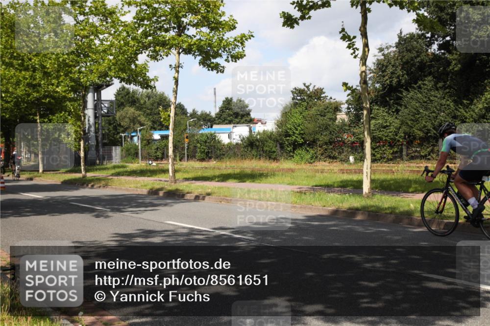 10.08.2025 - GEWOBA Citytriathlon Bremen Yannick Fuchs http://msf.ph/oto/8561651 10.08.2025 12:19:30 Radfahren 749, 762, 804, 872, 1033 meine-sportfotos.de