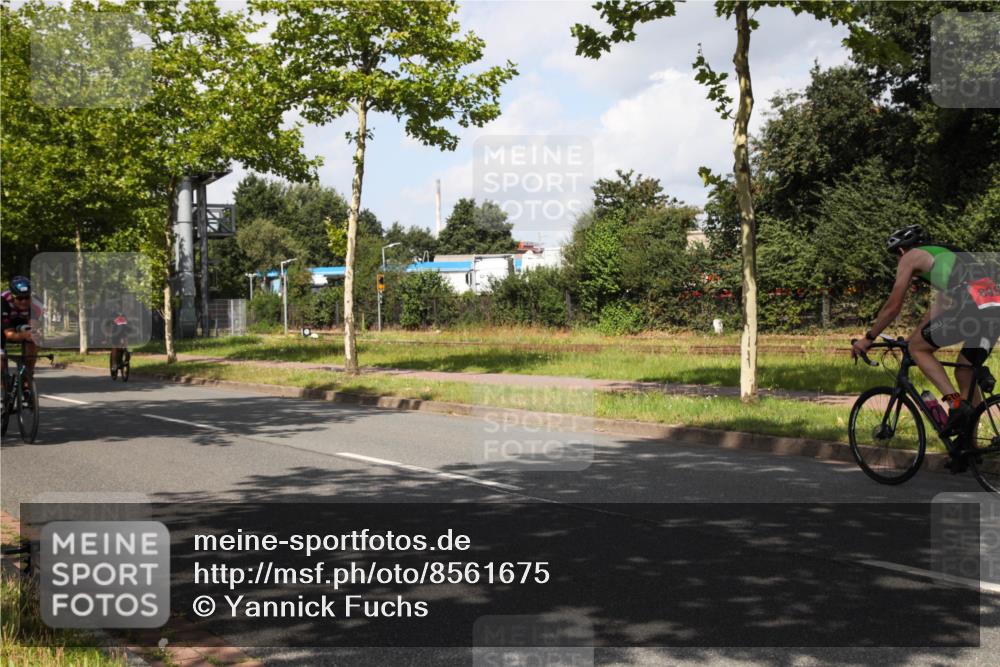 10.08.2025 - GEWOBA Citytriathlon Bremen Yannick Fuchs http://msf.ph/oto/8561675 10.08.2025 12:19:55 Radfahren 554, 639, 719, 739, 764, 782, 784, 841, 920, 1027 meine-sportfotos.de