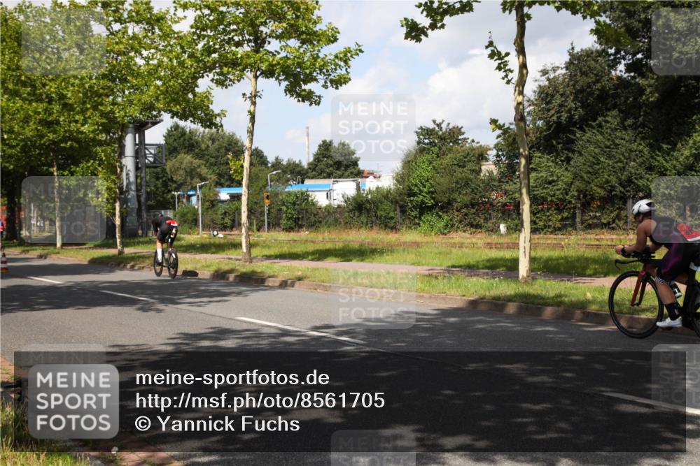 10.08.2025 - GEWOBA Citytriathlon Bremen Yannick Fuchs http://msf.ph/oto/8561705 10.08.2025 12:20:13 Radfahren 565, 570, 639, 720, 764, 782, 784, 844, 892, 920, 1027 meine-sportfotos.de