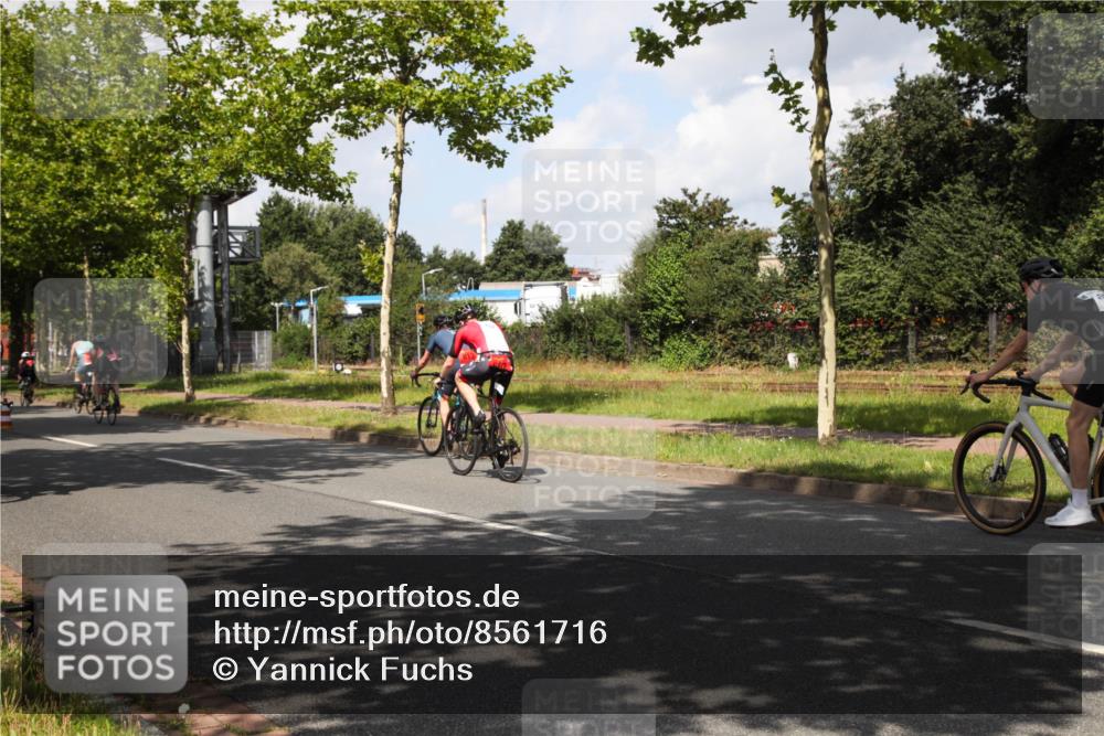 10.08.2025 - GEWOBA Citytriathlon Bremen Yannick Fuchs http://msf.ph/oto/8561716 10.08.2025 12:20:17 Radfahren 565, 570, 596, 639, 720, 782, 784, 844, 892, 920 meine-sportfotos.de