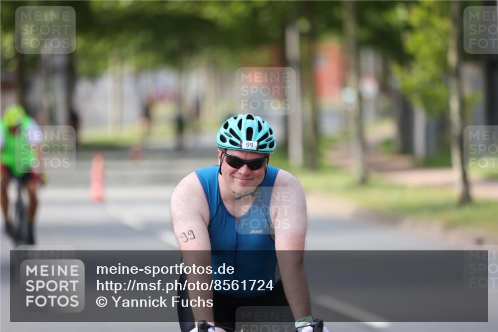 10.08.2025 - GEWOBA Citytriathlon Bremen Yannick Fuchs http://msf.ph/oto/8561724 10.08.2025 14:23:32 Radfahren 99, 154, 158, 200, 205, 225, 234, 250, 251, 317 meine-sportfotos.de