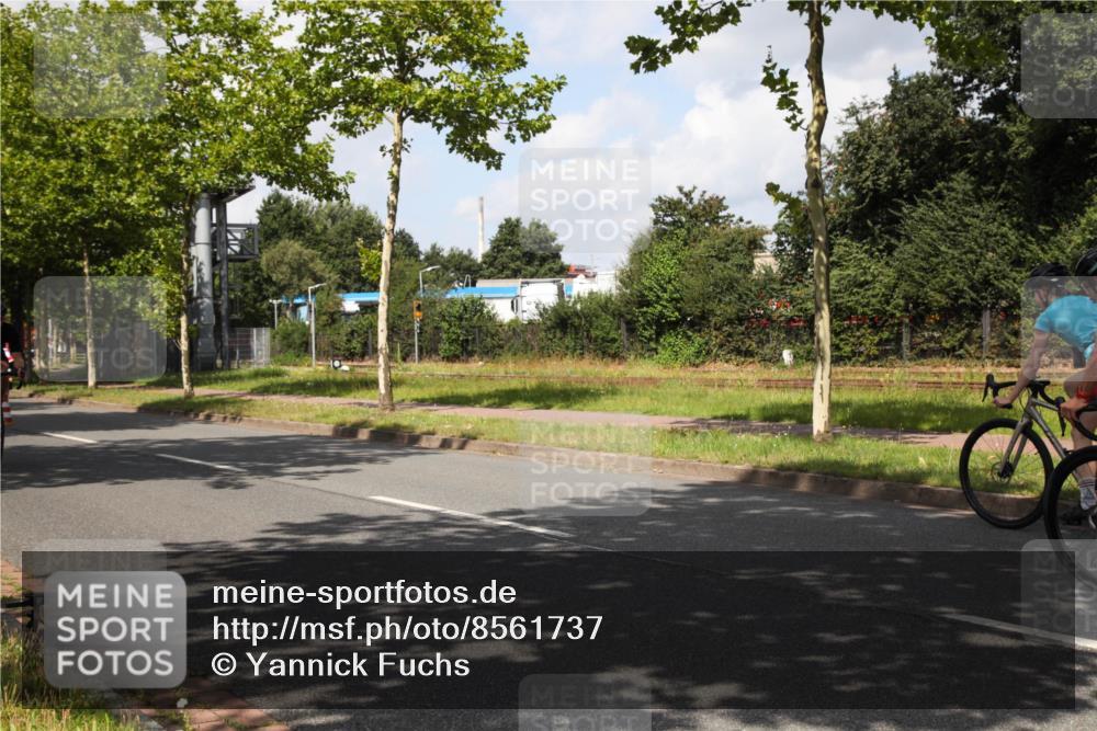10.08.2025 - GEWOBA Citytriathlon Bremen Yannick Fuchs http://msf.ph/oto/8561737 10.08.2025 12:20:31 Radfahren 563, 565, 570, 596, 631, 720, 734, 829, 892, 900 meine-sportfotos.de