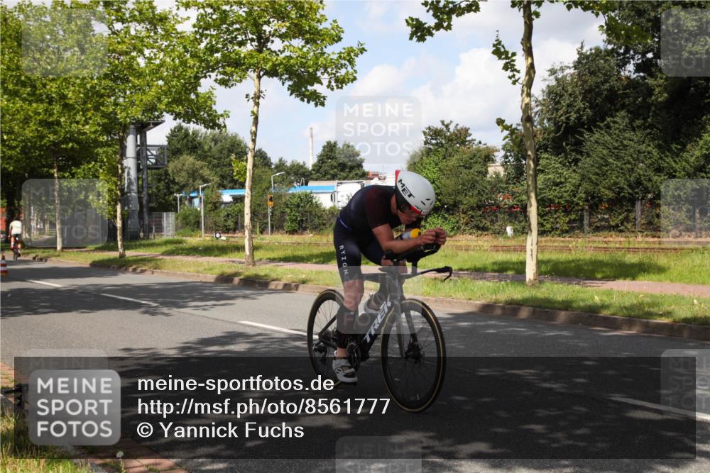 10.08.2025 - GEWOBA Citytriathlon Bremen Yannick Fuchs http://msf.ph/oto/8561777 10.08.2025 12:21:01 Radfahren 555, 558, 581, 662, 701, 758, 772, 795, 813, 869, 899, 969, 1001, 1002 meine-sportfotos.de