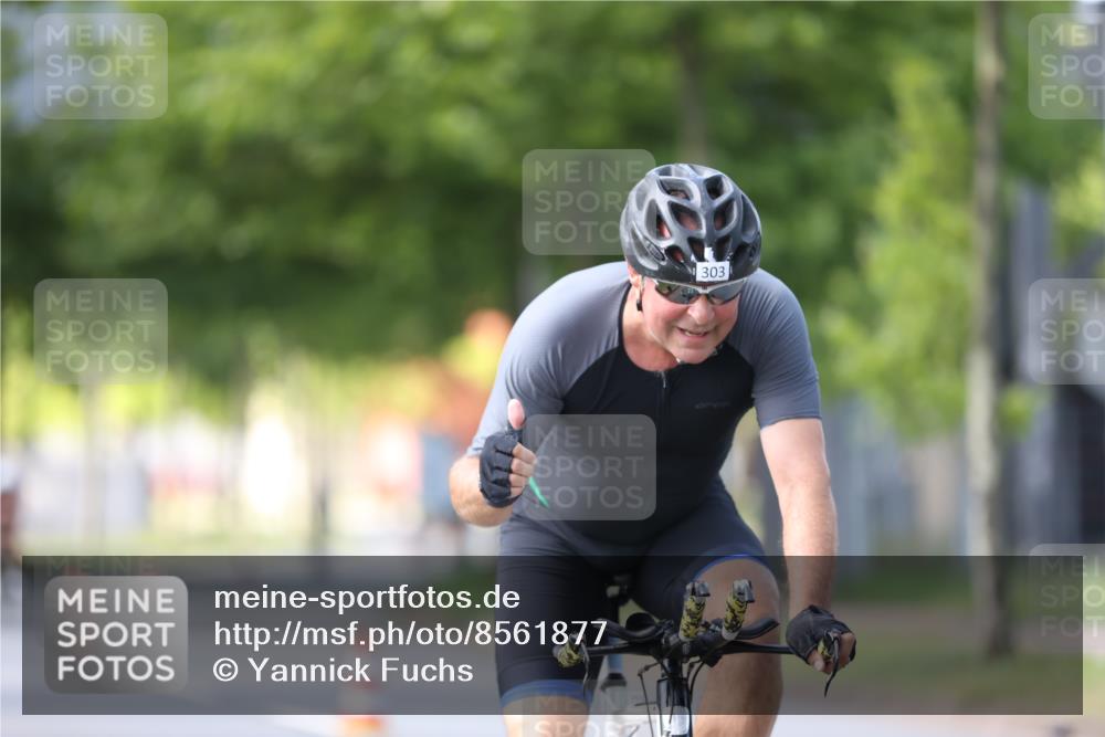 10.08.2025 - GEWOBA Citytriathlon Bremen Yannick Fuchs http://msf.ph/oto/8561877 10.08.2025 14:24:38 Radfahren 3, 165, 180, 247, 298, 332, 432, 488 meine-sportfotos.de