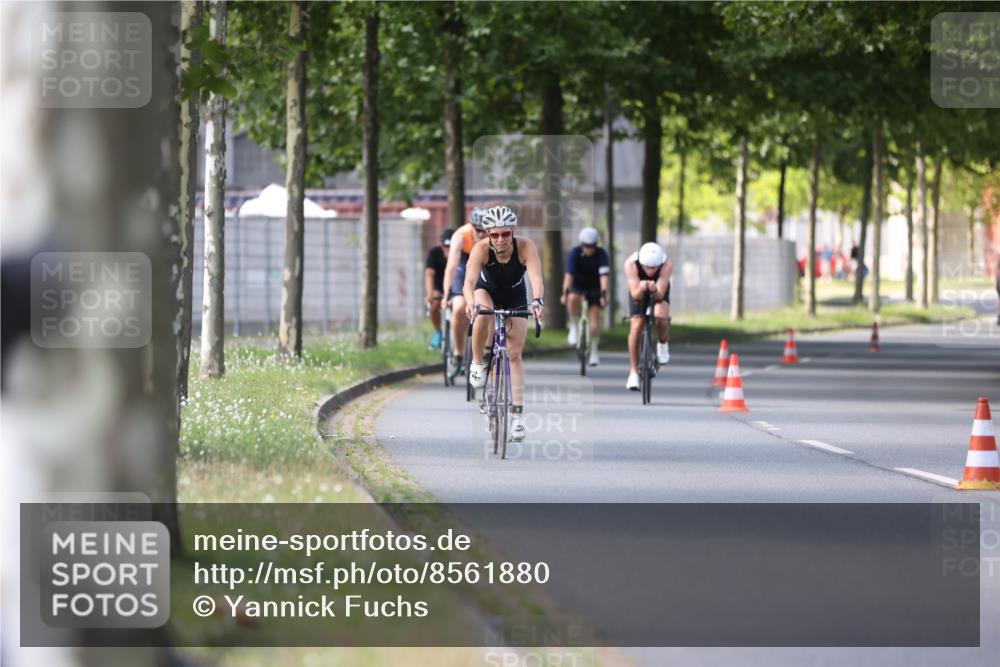 10.08.2025 - GEWOBA Citytriathlon Bremen Yannick Fuchs http://msf.ph/oto/8561880 10.08.2025 14:24:39 Radfahren 3, 165, 180, 247, 298, 332, 432, 488 meine-sportfotos.de