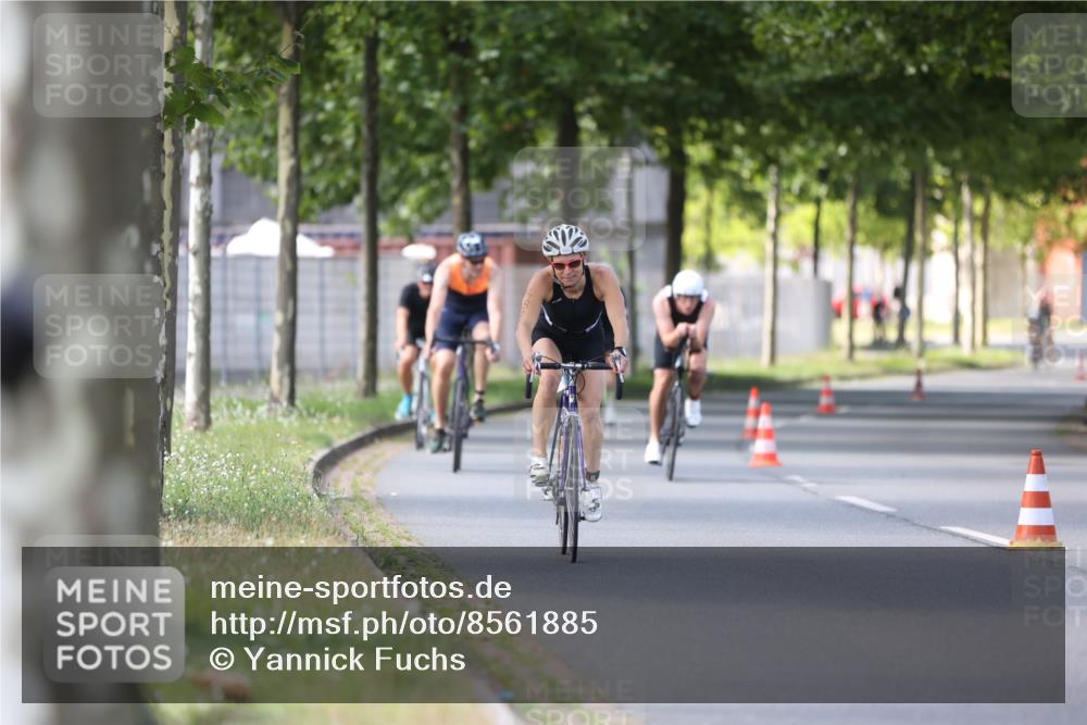 10.08.2025 - GEWOBA Citytriathlon Bremen Yannick Fuchs http://msf.ph/oto/8561885 10.08.2025 14:24:39 Radfahren 3, 165, 180, 247, 298, 332, 432, 488 meine-sportfotos.de