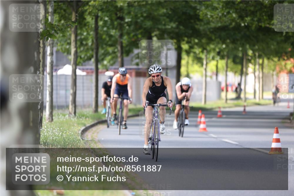 10.08.2025 - GEWOBA Citytriathlon Bremen Yannick Fuchs http://msf.ph/oto/8561887 10.08.2025 14:24:39 Radfahren 3, 165, 180, 247, 298, 332, 432, 488 meine-sportfotos.de