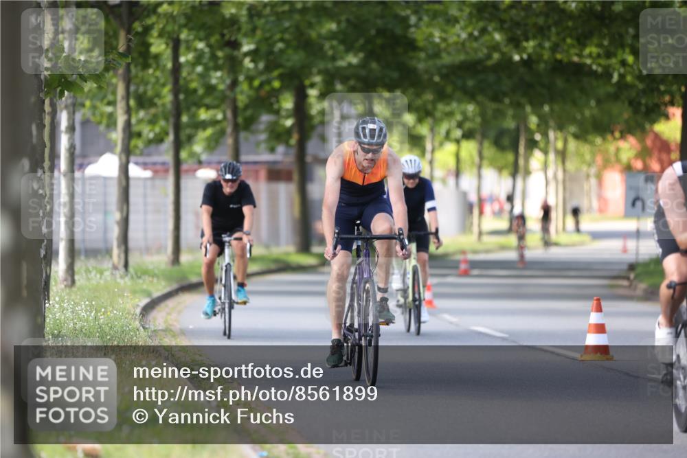 10.08.2025 - GEWOBA Citytriathlon Bremen Yannick Fuchs http://msf.ph/oto/8561899 10.08.2025 14:24:41 Radfahren 3, 165, 180, 247, 298, 332, 432, 488 meine-sportfotos.de