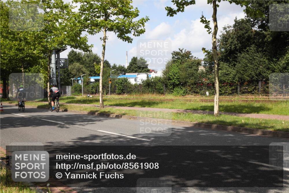 10.08.2025 - GEWOBA Citytriathlon Bremen Yannick Fuchs http://msf.ph/oto/8561908 10.08.2025 12:21:33 Radfahren 618, 761, 913, 923, 949, 975 meine-sportfotos.de