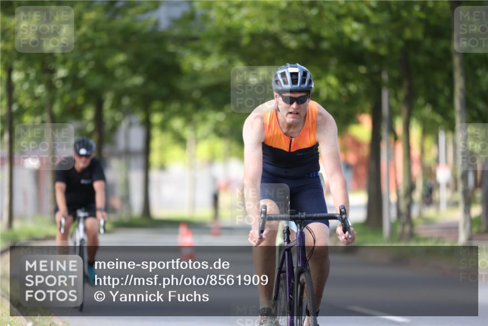 10.08.2025 - GEWOBA Citytriathlon Bremen Yannick Fuchs http://msf.ph/oto/8561909 10.08.2025 14:24:43 Radfahren 3, 165, 180, 247, 298, 332, 432, 488 meine-sportfotos.de