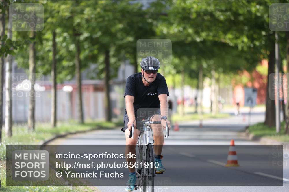 10.08.2025 - GEWOBA Citytriathlon Bremen Yannick Fuchs http://msf.ph/oto/8561910 10.08.2025 14:24:44 Radfahren 3, 165, 180, 247, 298, 332, 346, 432, 488 meine-sportfotos.de