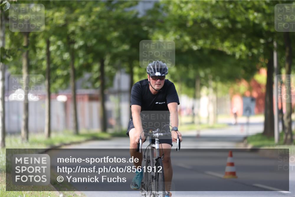 10.08.2025 - GEWOBA Citytriathlon Bremen Yannick Fuchs http://msf.ph/oto/8561912 10.08.2025 14:24:44 Radfahren 3, 165, 180, 247, 298, 332, 346, 432, 488 meine-sportfotos.de