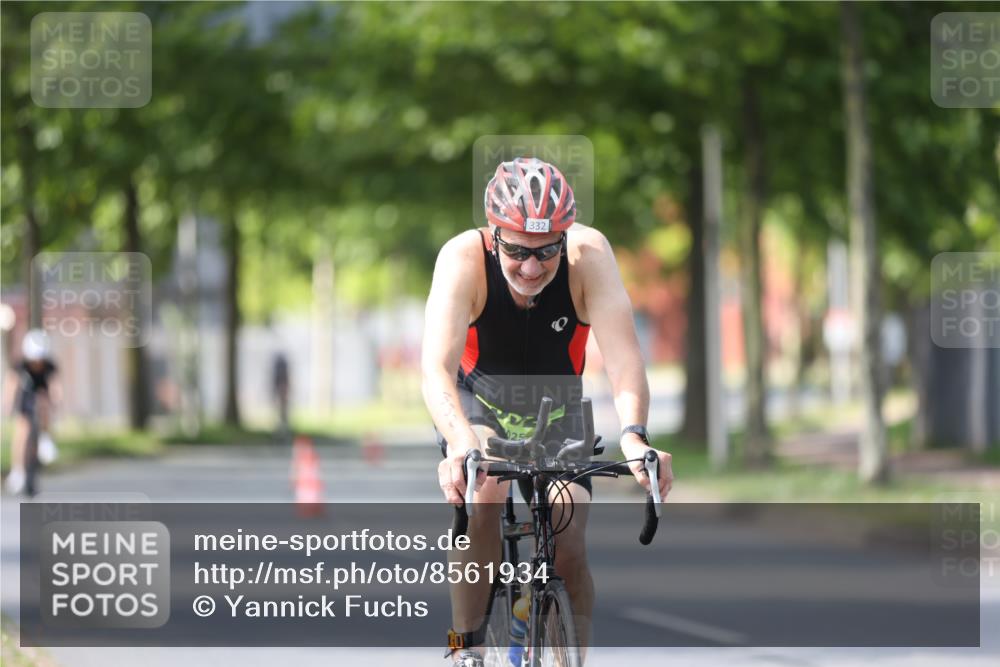 10.08.2025 - GEWOBA Citytriathlon Bremen Yannick Fuchs http://msf.ph/oto/8561934 10.08.2025 14:24:54 Radfahren 22, 165, 166, 180, 202, 235, 269, 332, 346, 432 meine-sportfotos.de