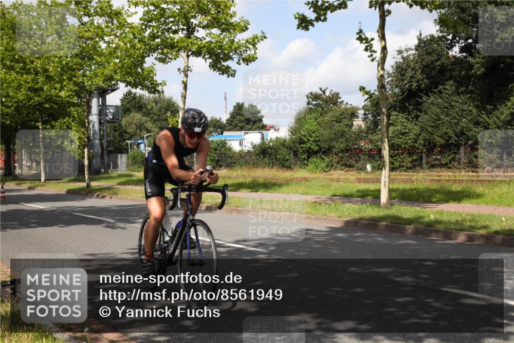 10.08.2025 - GEWOBA Citytriathlon Bremen Yannick Fuchs http://msf.ph/oto/8561949 10.08.2025 12:21:57 Radfahren 572, 862 meine-sportfotos.de