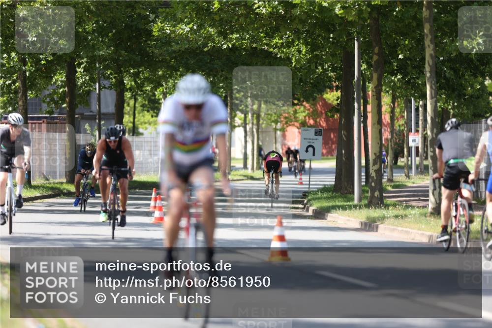 10.08.2025 - GEWOBA Citytriathlon Bremen Yannick Fuchs http://msf.ph/oto/8561950 10.08.2025 14:25:02 Radfahren 22, 166, 202, 235, 269, 332, 346, 432 meine-sportfotos.de