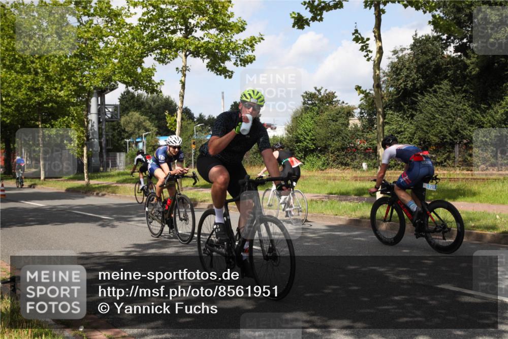 10.08.2025 - GEWOBA Citytriathlon Bremen Yannick Fuchs http://msf.ph/oto/8561951 10.08.2025 12:22:26 Radfahren 602, 663, 665, 803, 848, 870, 910, 1023 meine-sportfotos.de
