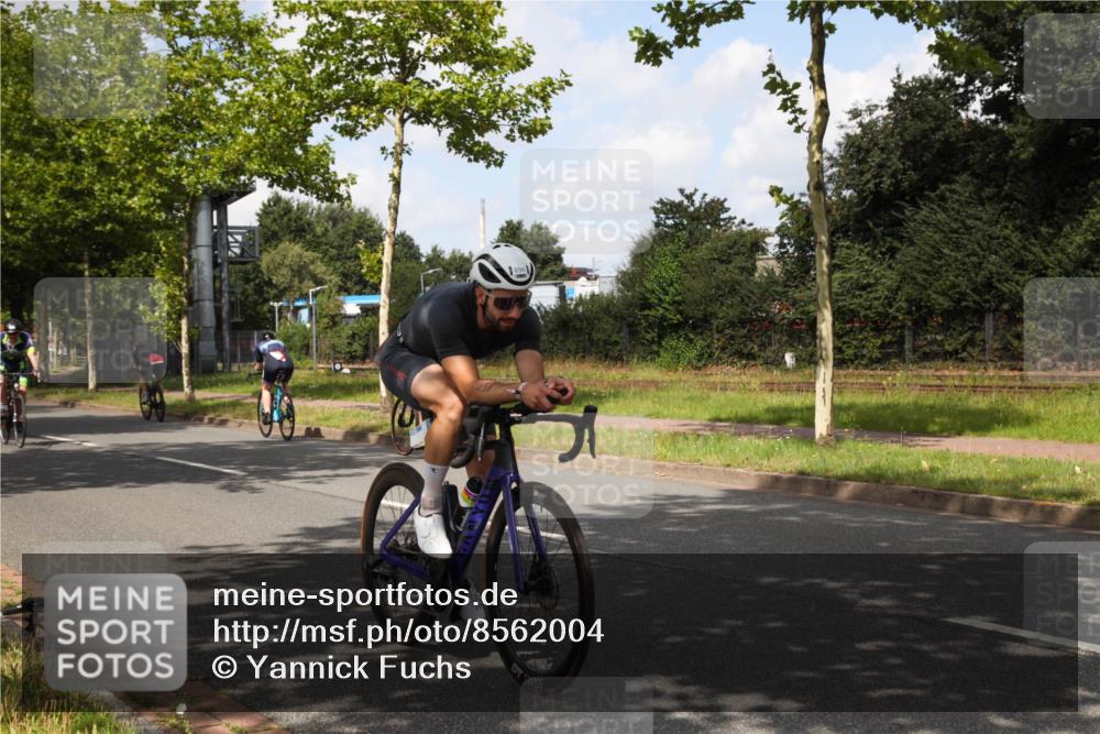 10.08.2025 - GEWOBA Citytriathlon Bremen Yannick Fuchs http://msf.ph/oto/8562004 10.08.2025 12:23:25 Radfahren 589, 606, 638, 696, 740, 754, 802, 921, 934, 945, 953 meine-sportfotos.de