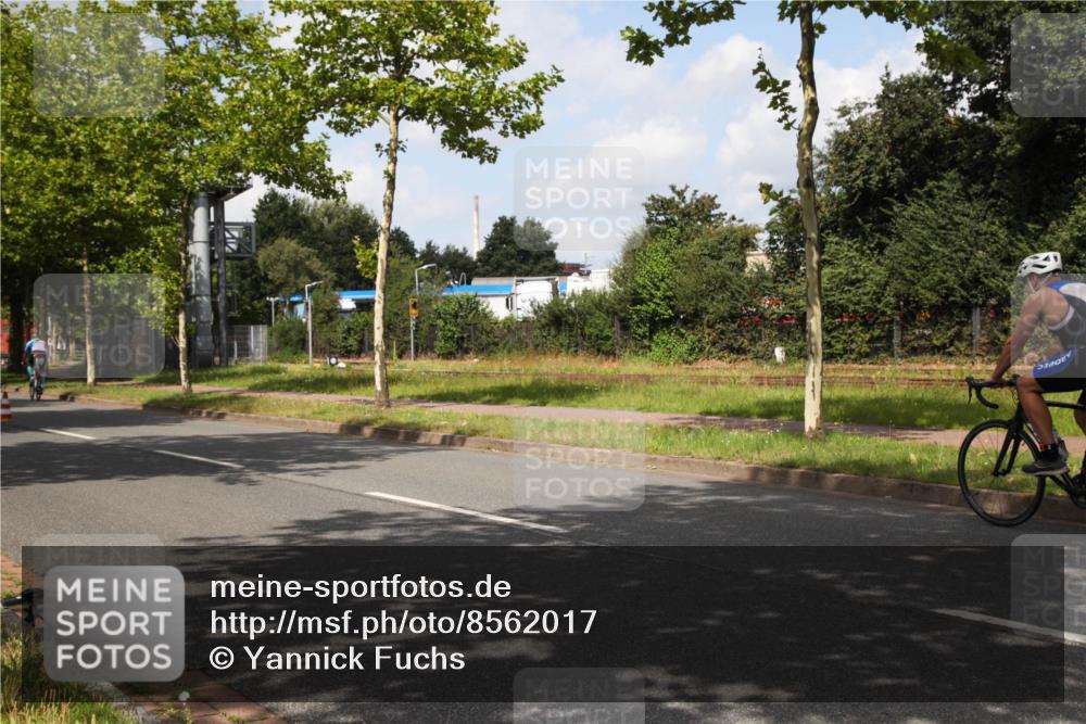 10.08.2025 - GEWOBA Citytriathlon Bremen Yannick Fuchs http://msf.ph/oto/8562017 10.08.2025 12:23:30 Radfahren 606, 638, 696, 740, 754, 797, 802, 831, 945, 953, 983 meine-sportfotos.de