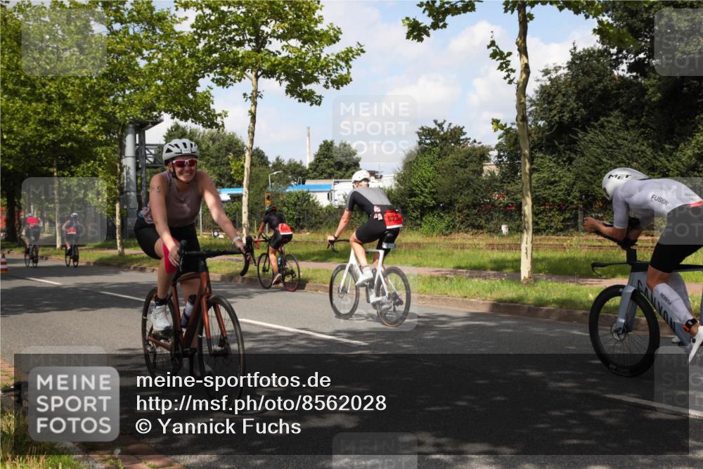 10.08.2025 - GEWOBA Citytriathlon Bremen Yannick Fuchs http://msf.ph/oto/8562028 10.08.2025 12:23:35 Radfahren 696, 746, 754, 797, 802, 831, 945, 953, 983 meine-sportfotos.de