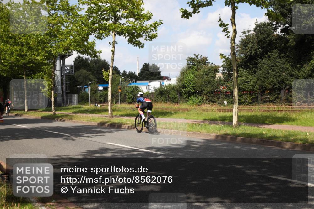 10.08.2025 - GEWOBA Citytriathlon Bremen Yannick Fuchs http://msf.ph/oto/8562076 10.08.2025 12:23:58 Radfahren 559, 614, 706, 721, 746, 815, 879 meine-sportfotos.de