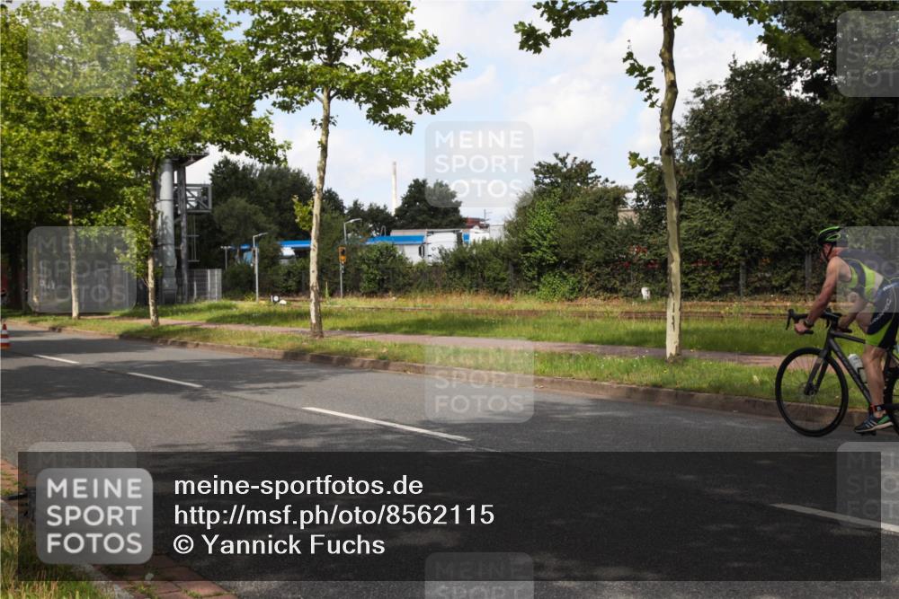 10.08.2025 - GEWOBA Citytriathlon Bremen Yannick Fuchs http://msf.ph/oto/8562115 10.08.2025 12:24:24 Radfahren 557, 613, 623, 650, 660, 705, 723, 724, 779, 809, 883, 925, 944, 964, 1028, 1036 meine-sportfotos.de