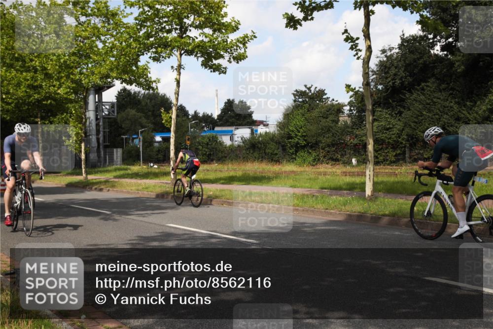 10.08.2025 - GEWOBA Citytriathlon Bremen Yannick Fuchs http://msf.ph/oto/8562116 10.08.2025 12:24:25 Radfahren 557, 613, 623, 650, 660, 705, 723, 724, 779, 809, 883, 925, 944, 964, 1036 meine-sportfotos.de