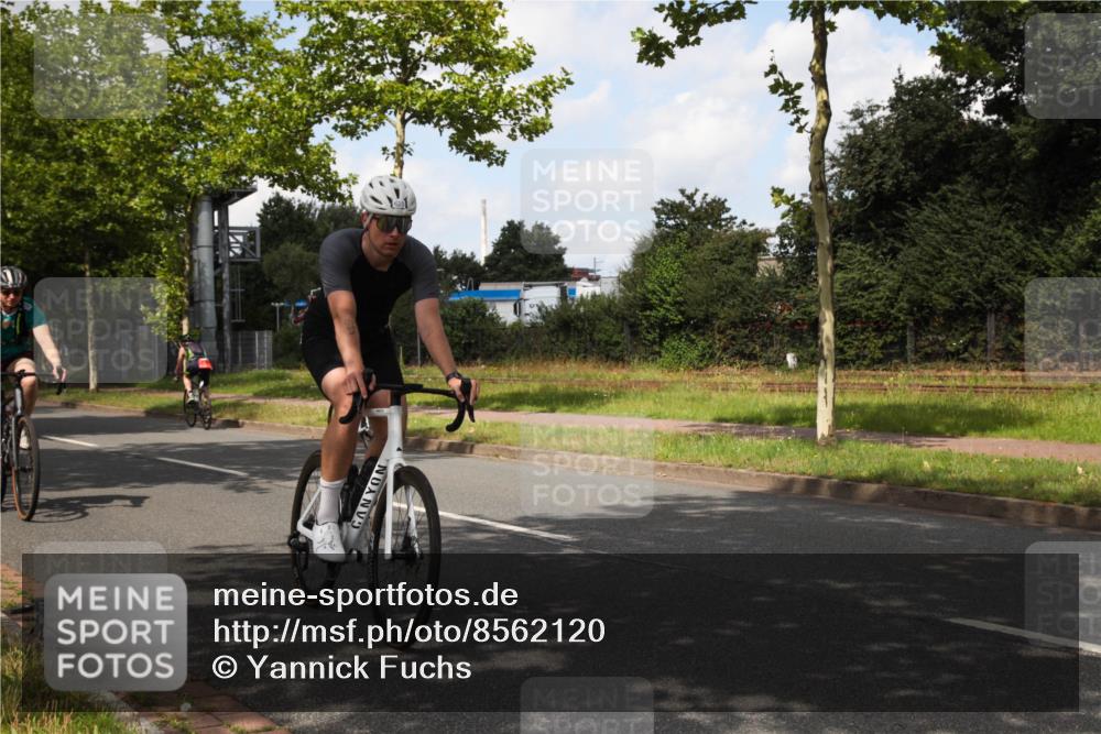 10.08.2025 - GEWOBA Citytriathlon Bremen Yannick Fuchs http://msf.ph/oto/8562120 10.08.2025 12:24:26 Radfahren 557, 613, 623, 650, 660, 705, 723, 724, 779, 809, 883, 925, 944, 964, 1036 meine-sportfotos.de