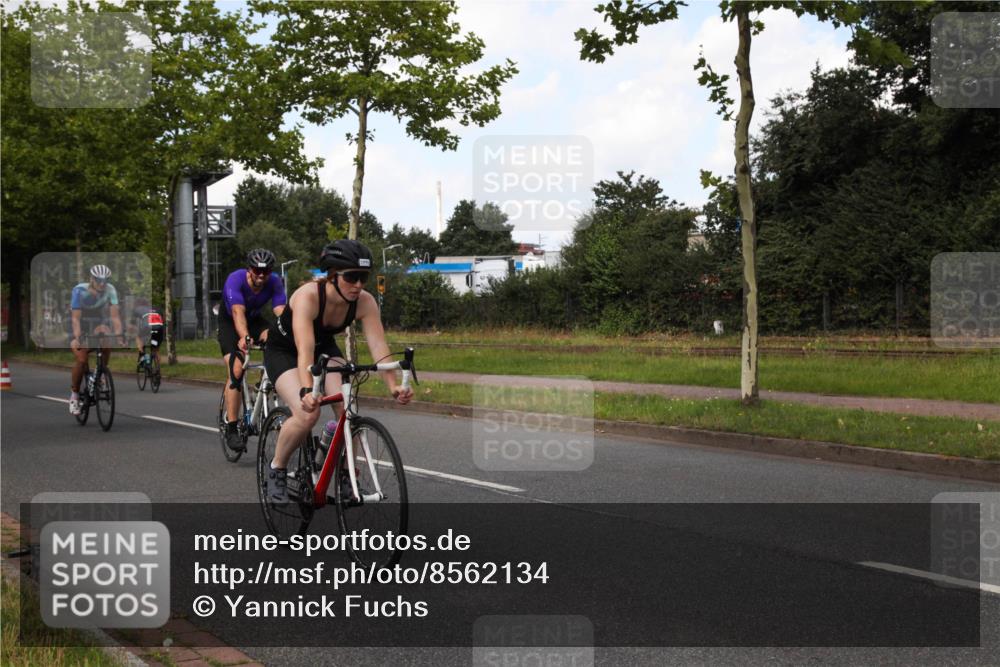 10.08.2025 - GEWOBA Citytriathlon Bremen Yannick Fuchs http://msf.ph/oto/8562134 10.08.2025 12:24:31 Radfahren 557, 597, 613, 623, 660, 672, 705, 723, 724, 779, 809, 883, 925, 944, 964, 1006, 1036 meine-sportfotos.de