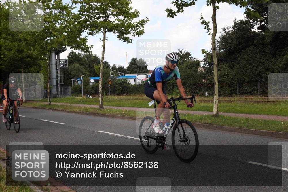 10.08.2025 - GEWOBA Citytriathlon Bremen Yannick Fuchs http://msf.ph/oto/8562138 10.08.2025 12:24:32 Radfahren 557, 597, 613, 623, 660, 672, 705, 724, 779, 809, 883, 925, 964, 1006, 1036 meine-sportfotos.de