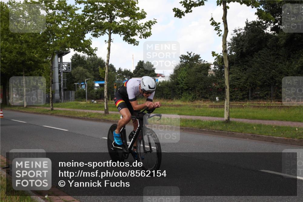 10.08.2025 - GEWOBA Citytriathlon Bremen Yannick Fuchs http://msf.ph/oto/8562154 10.08.2025 12:24:48 Radfahren 597, 660, 672, 698, 737, 880, 890, 896, 954, 955, 1006 meine-sportfotos.de