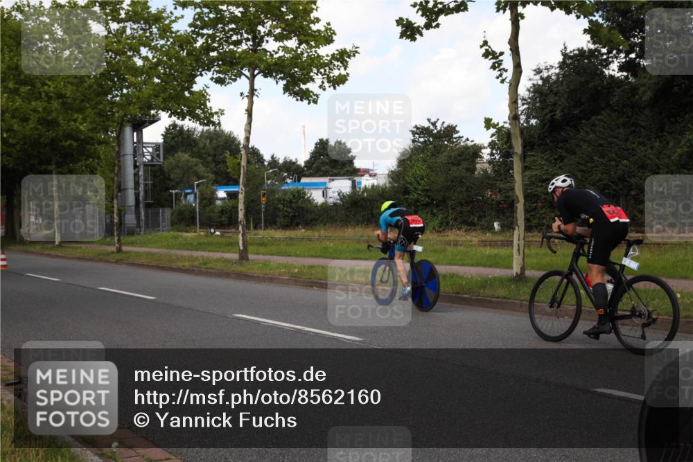 10.08.2025 - GEWOBA Citytriathlon Bremen Yannick Fuchs http://msf.ph/oto/8562160 10.08.2025 12:24:51 Radfahren 597, 672, 698, 737, 814, 880, 890, 896, 954, 955, 1006 meine-sportfotos.de