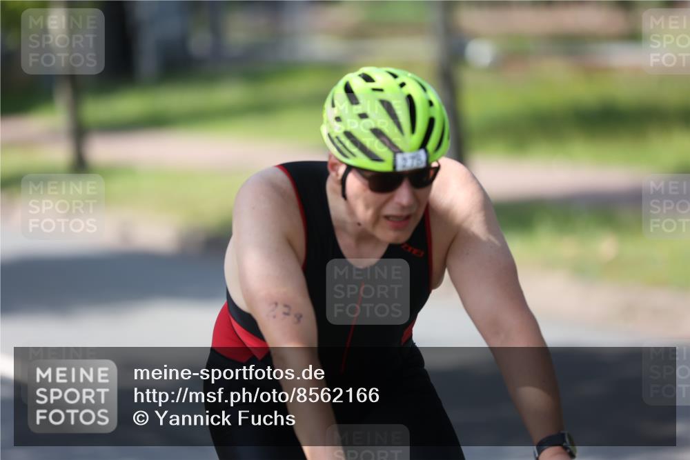 10.08.2025 - GEWOBA Citytriathlon Bremen Yannick Fuchs http://msf.ph/oto/8562166 10.08.2025 14:26:19 Radfahren 220, 231, 278, 325, 360, 404 meine-sportfotos.de