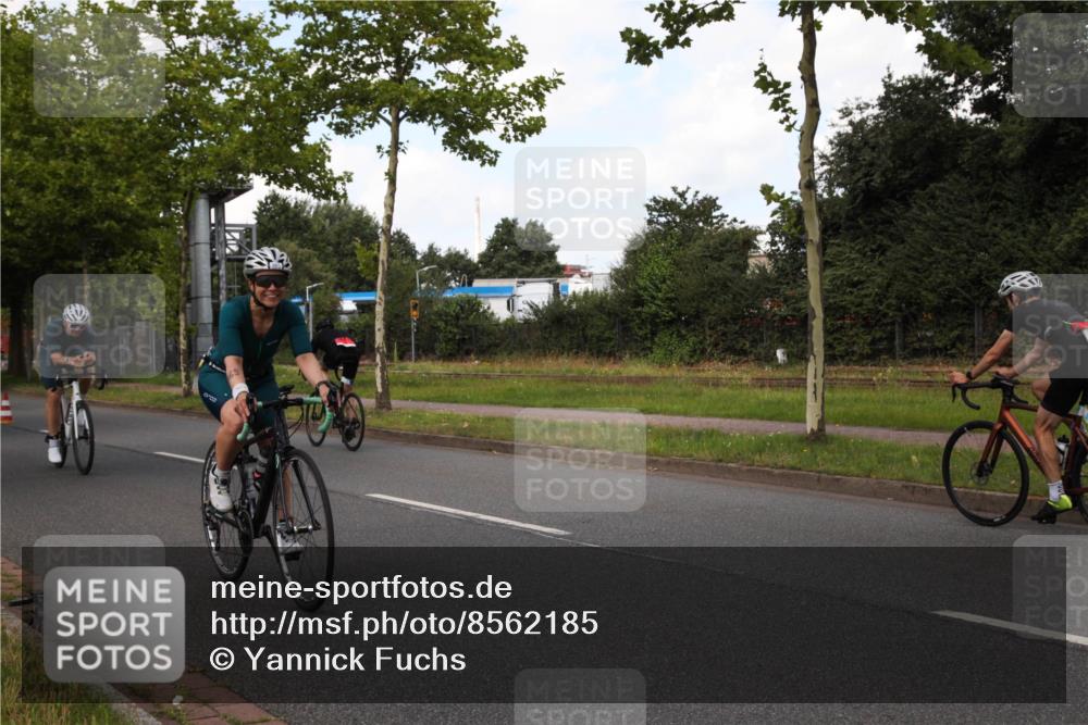 10.08.2025 - GEWOBA Citytriathlon Bremen Yannick Fuchs http://msf.ph/oto/8562185 10.08.2025 12:25:15 Radfahren 595, 619, 908, 958, 965, 1024 meine-sportfotos.de