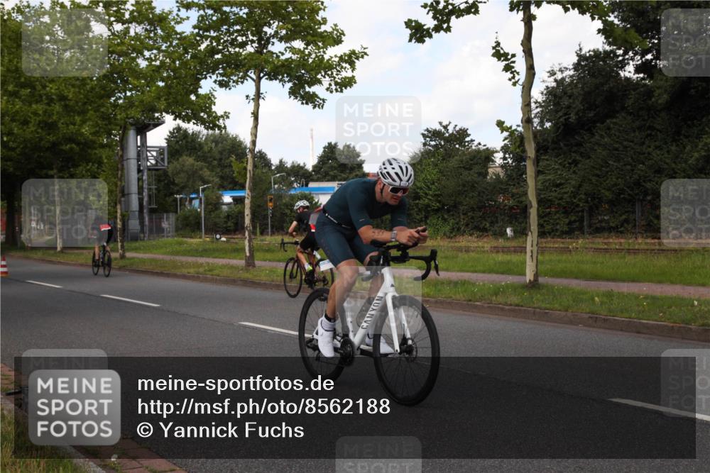 10.08.2025 - GEWOBA Citytriathlon Bremen Yannick Fuchs http://msf.ph/oto/8562188 10.08.2025 12:25:16 Radfahren 595, 619, 908, 958, 965, 1024 meine-sportfotos.de