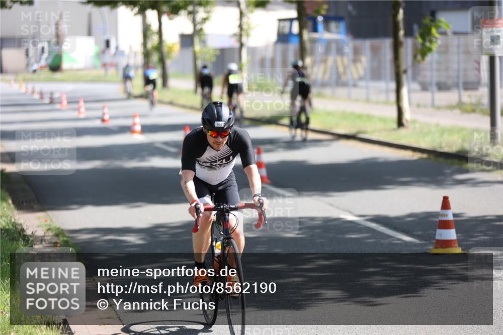 10.08.2025 - GEWOBA Citytriathlon Bremen Yannick Fuchs http://msf.ph/oto/8562190 10.08.2025 14:27:01 Radfahren 189, 196, 276, 305, 318, 349, 372, 422, 457, 484, 497 meine-sportfotos.de