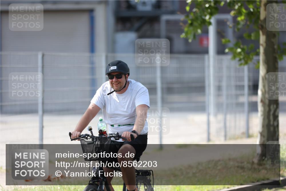 10.08.2025 - GEWOBA Citytriathlon Bremen Yannick Fuchs http://msf.ph/oto/8562203 10.08.2025 14:27:14 Radfahren 120, 189, 196, 276, 286, 305, 318, 441, 457 meine-sportfotos.de