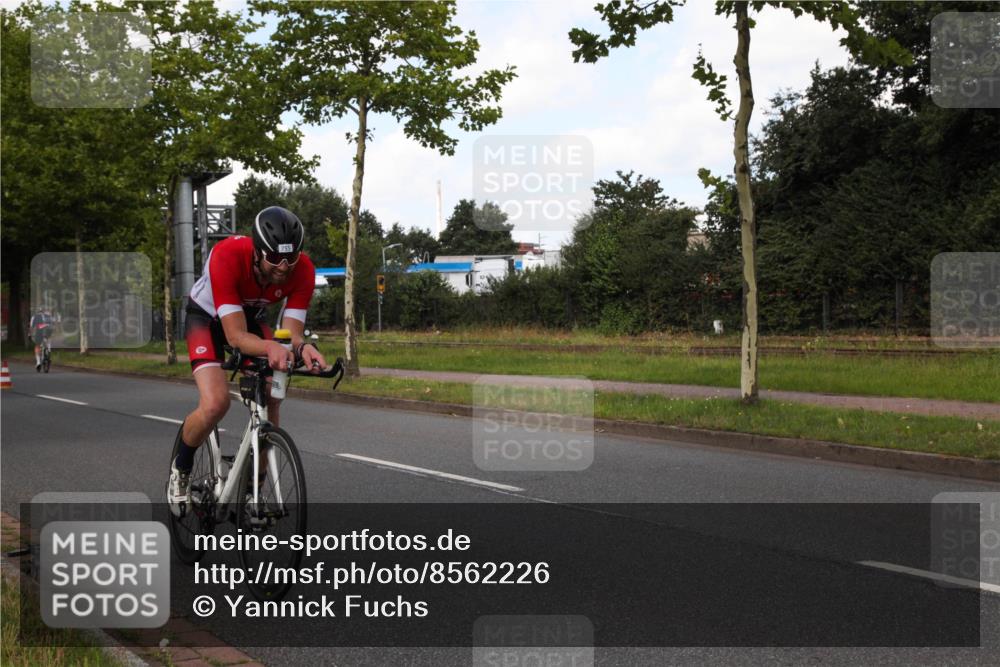10.08.2025 - GEWOBA Citytriathlon Bremen Yannick Fuchs http://msf.ph/oto/8562226 10.08.2025 12:25:57 Radfahren 611, 661, 677, 684, 693, 730, 755, 830, 842, 849, 865, 871, 1014 meine-sportfotos.de