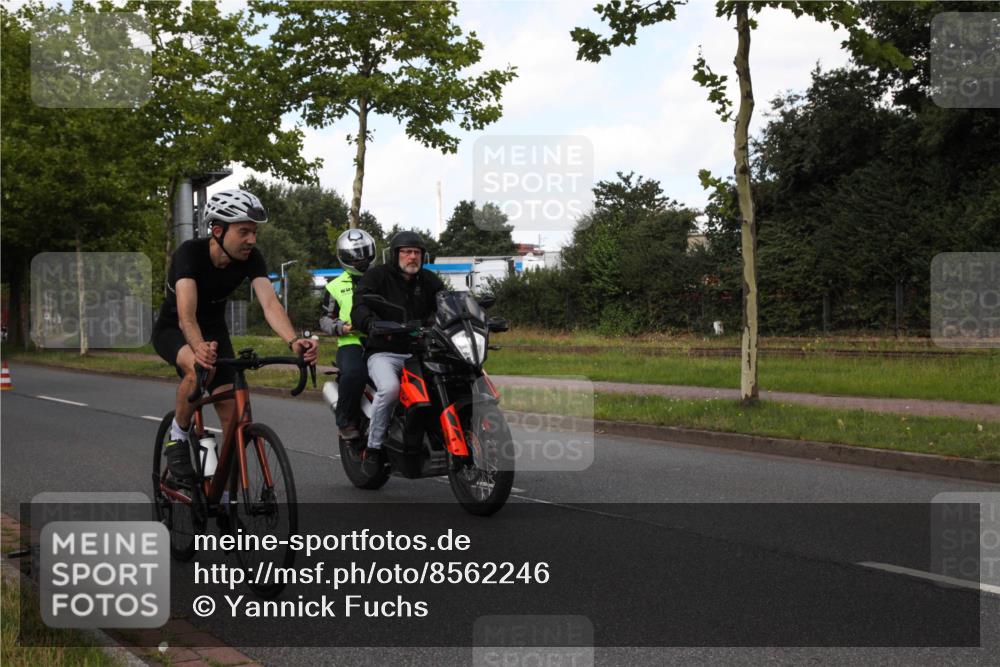 10.08.2025 - GEWOBA Citytriathlon Bremen Yannick Fuchs http://msf.ph/oto/8562246 10.08.2025 12:26:09 Radfahren 608, 611, 661, 730, 755, 786, 808, 842, 865, 871, 911, 1014 meine-sportfotos.de