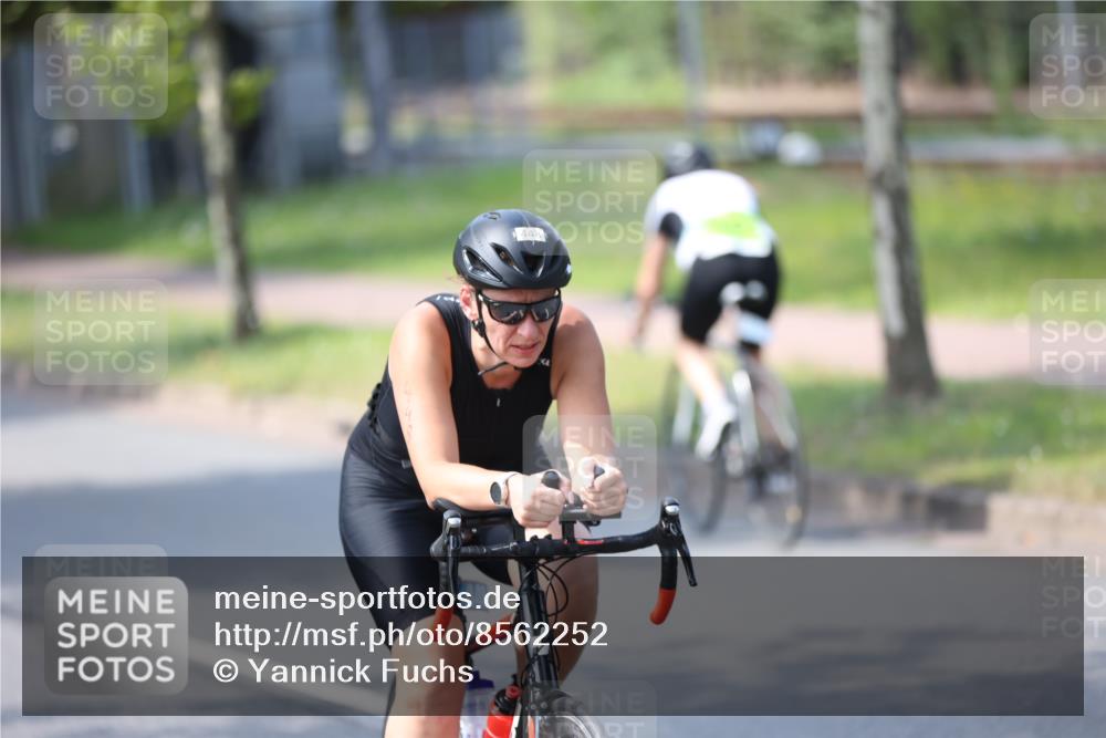 10.08.2025 - GEWOBA Citytriathlon Bremen Yannick Fuchs http://msf.ph/oto/8562252 10.08.2025 14:28:20 Radfahren 70, 382, 401, 448 meine-sportfotos.de