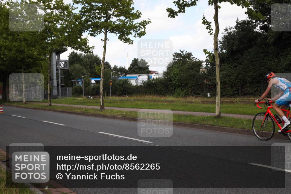 10.08.2025 - GEWOBA Citytriathlon Bremen Yannick Fuchs http://msf.ph/oto/8562265 10.08.2025 12:26:24 Radfahren 574, 608, 628, 731, 786, 808, 837, 930, 972 meine-sportfotos.de