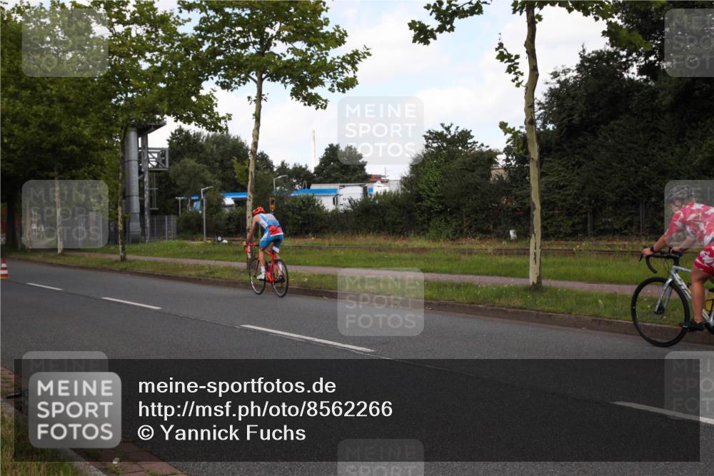 10.08.2025 - GEWOBA Citytriathlon Bremen Yannick Fuchs http://msf.ph/oto/8562266 10.08.2025 12:26:25 Radfahren 574, 608, 628, 668, 731, 786, 808, 837, 903, 930, 972 meine-sportfotos.de