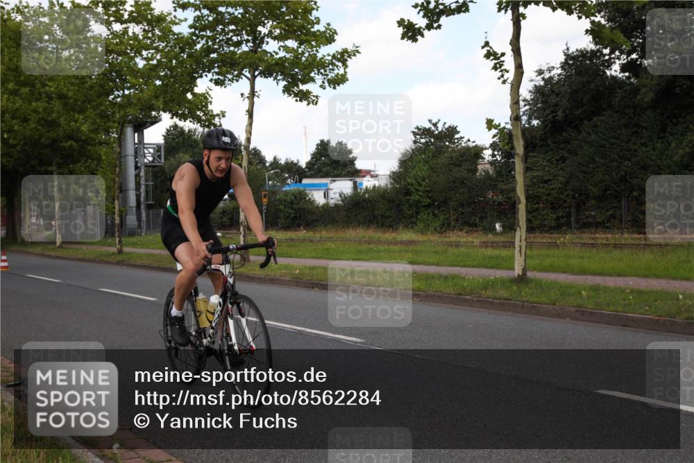 10.08.2025 - GEWOBA Citytriathlon Bremen Yannick Fuchs http://msf.ph/oto/8562284 10.08.2025 12:26:37 Radfahren 574, 628, 644, 668, 710, 731, 837, 846, 903, 930, 939, 946, 972 meine-sportfotos.de