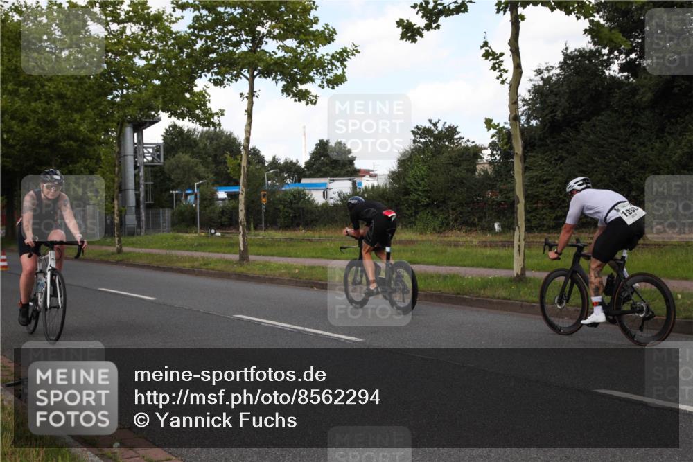 10.08.2025 - GEWOBA Citytriathlon Bremen Yannick Fuchs http://msf.ph/oto/8562294 10.08.2025 12:26:45 Radfahren 574, 644, 668, 703, 710, 837, 846, 889, 903, 928, 930, 939, 946, 948, 972 meine-sportfotos.de