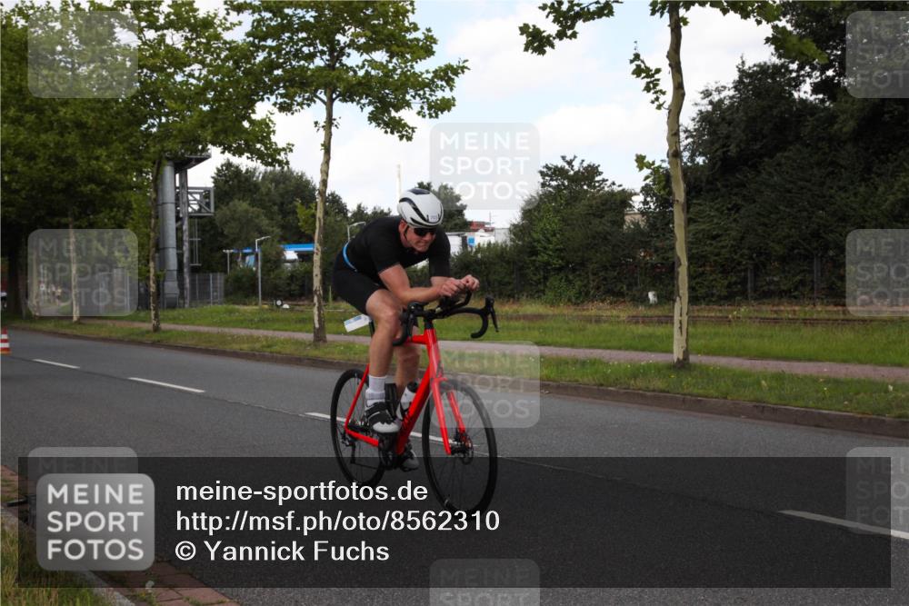 10.08.2025 - GEWOBA Citytriathlon Bremen Yannick Fuchs http://msf.ph/oto/8562310 10.08.2025 12:26:55 Radfahren 644, 703, 710, 727, 846, 889, 928, 939, 946, 948, 1003 meine-sportfotos.de