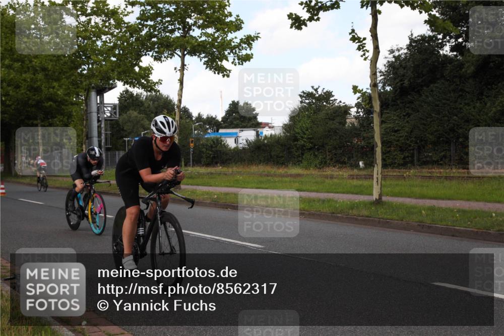 10.08.2025 - GEWOBA Citytriathlon Bremen Yannick Fuchs http://msf.ph/oto/8562317 10.08.2025 12:26:59 Radfahren 607, 644, 703, 727, 846, 889, 928, 946, 948, 1003 meine-sportfotos.de