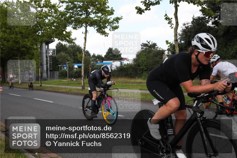 10.08.2025 - GEWOBA Citytriathlon Bremen Yannick Fuchs http://msf.ph/oto/8562319 10.08.2025 12:26:59 Radfahren 607, 644, 703, 727, 846, 889, 928, 946, 948, 1003 meine-sportfotos.de